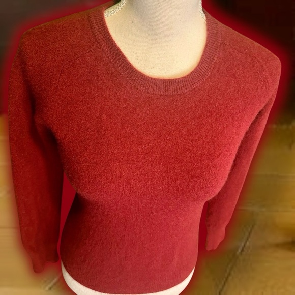 AG Adriano Goldschmied ‘Rylea’ 100% Cashmere Crewneck Sweater in “Cabernet” Red - Picture 14 of 14
